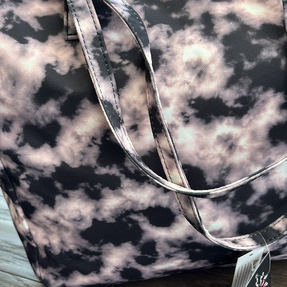 Olivia Miller Dylan,Large zip top tote w/wristlet bag,tie dye, multi-use,light - Picture 2 of 16